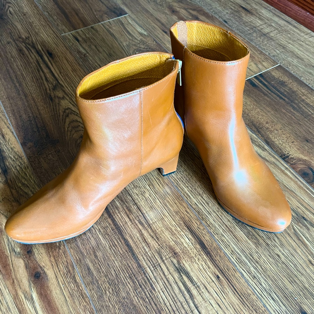 Dr. Liza size 5 Booties - Carmelo